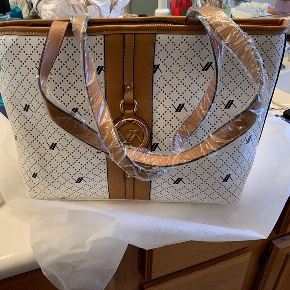 White Tote w/ Tan Trim - Picture 3 of 7